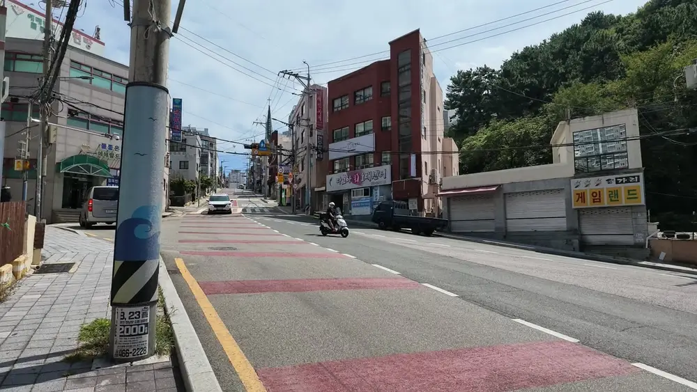 문현동에서 대연동으로 넘어가는 언덕 골목길과 오래된 주택가