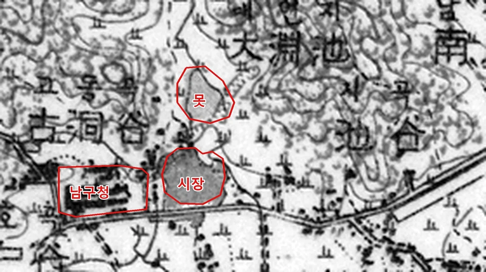 1956년 지형도에 못·시장·남구청 위치를 표시한 그림